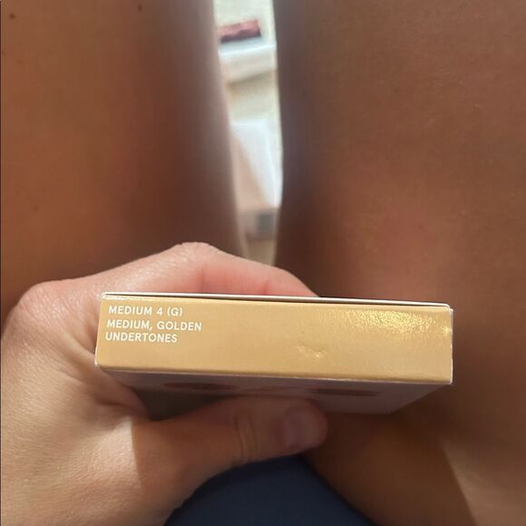 ONE/SIZE by Patrick Starrr
Turn Up The Base Versatile Powder Foundation - Picture 5 of 6